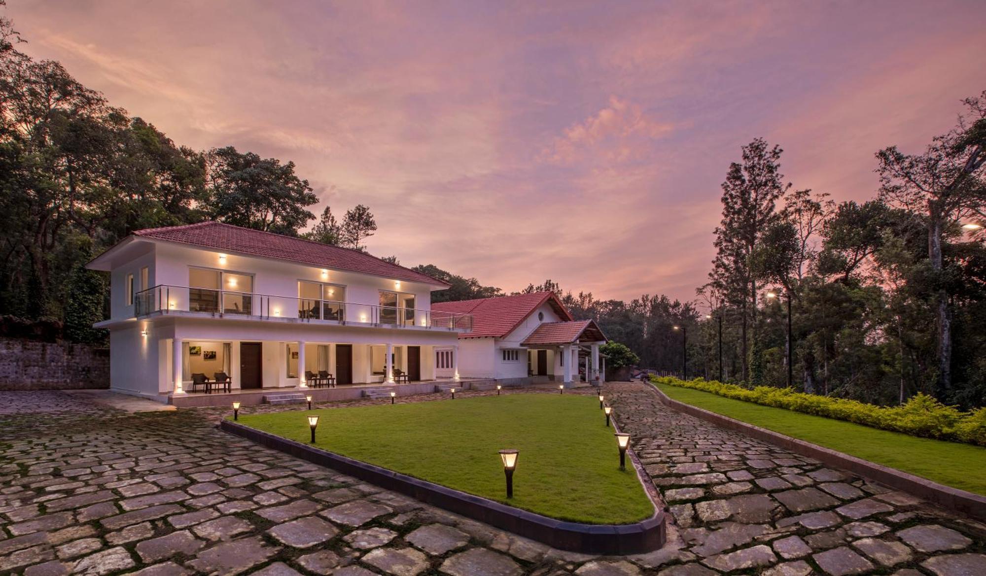 Tusker Trail By Luxunlock Hotel Suntikoppa Exterior photo